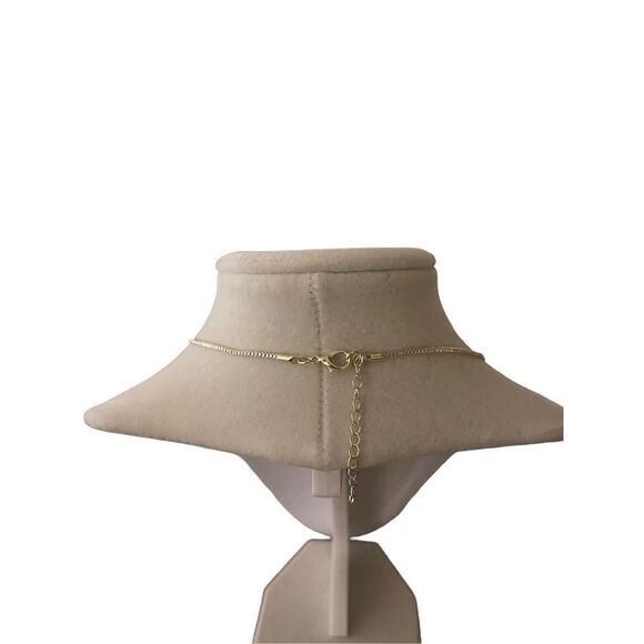 C*H*A*N*E*L Necklace  - Picture 5 of 5